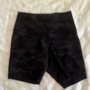 Lululemon Wunder under camo shorts
